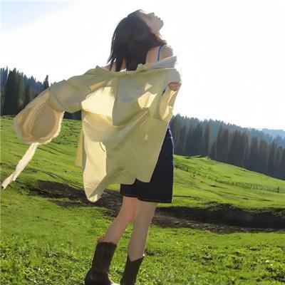 照片里的伴娘